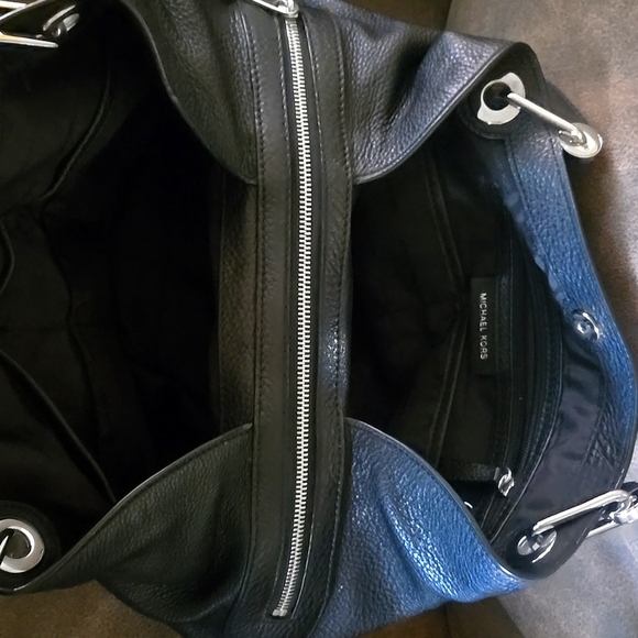 Michael Kors Multi Pocket Black Hobo Spacuous Bag with Feet - Picture 7 of 12